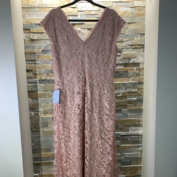 Tadashi Shoji Levant Floral Lace Gown - Picture 5 of 7